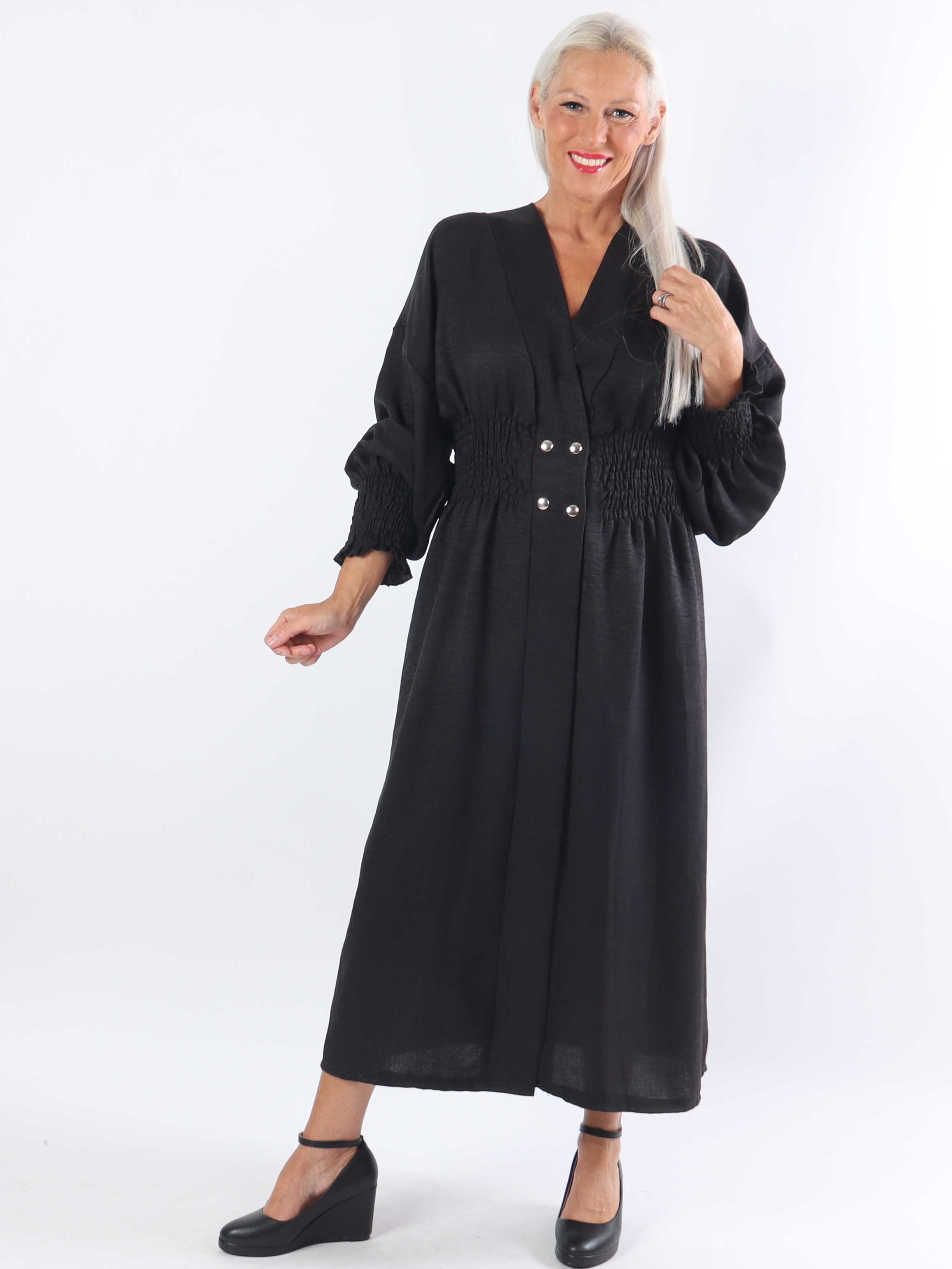 Samara - Sød plus size kjole med smock og knapper